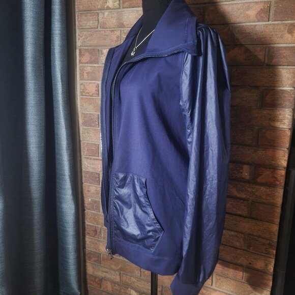 Under Armour Women's Blue Contrasting Fabric Pouch Pockets - Size L - Picture 6 of 11